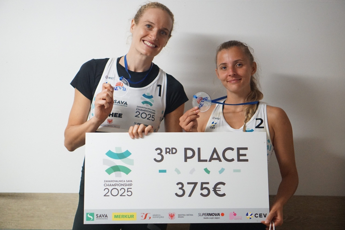 Tjaša Kotnik in Maja Marolt bronasti na močnem turnirju v Kranju