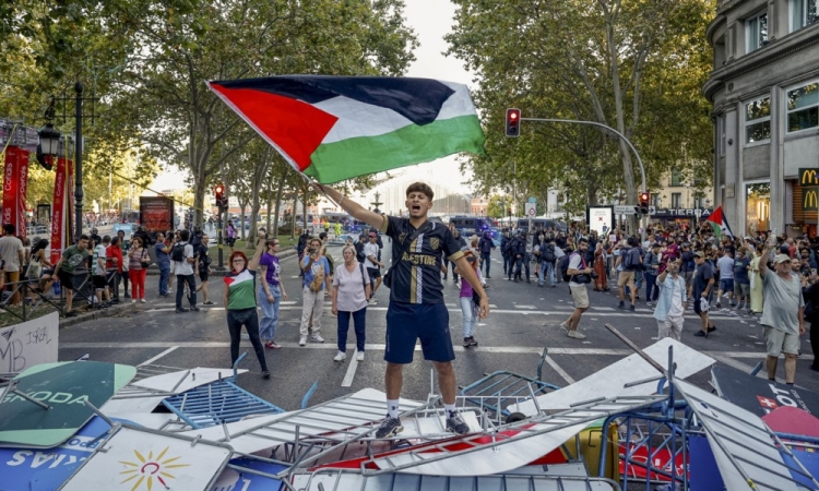 Konec Vuelte zaradi protestov odpovedan 