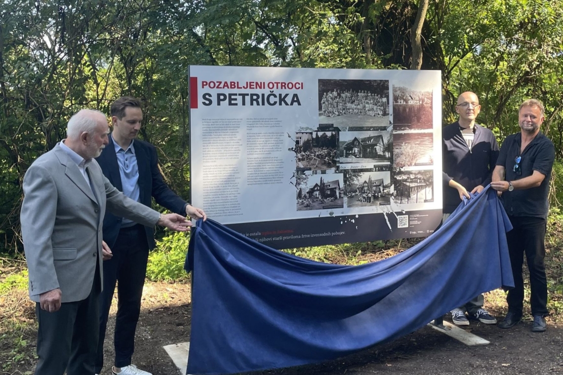 V Celju postavili tablo v spomin na otroke s Petrička