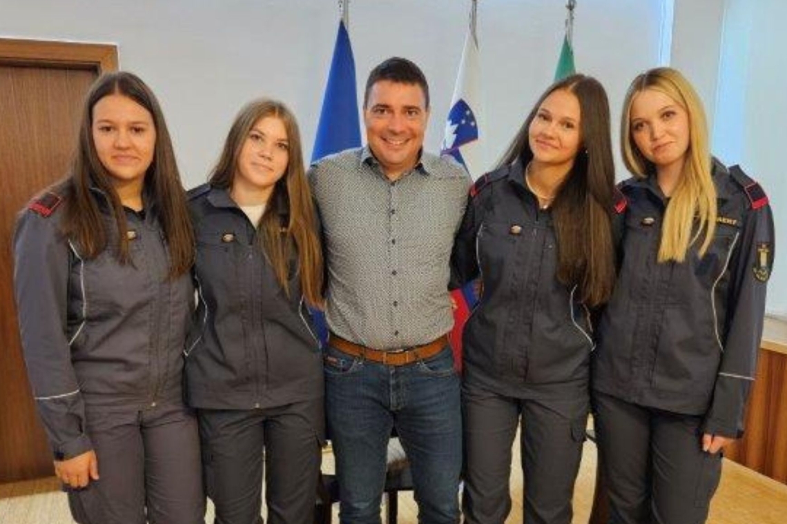 Dvakratne državne prvakinje iz Vinske Gore na sprejemu pri velenjskem županu