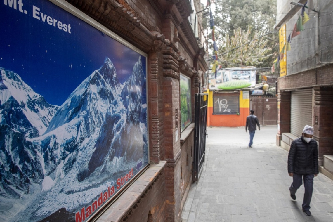 Po snežni ujmi na Mount Everestu rešili skoraj tisoč pohodnikov