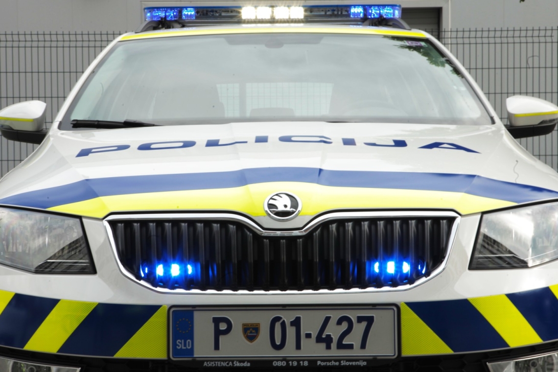 Na Gorenjskem dva vloma v avtomobila, policisti znova opozarjajo na previdnost
