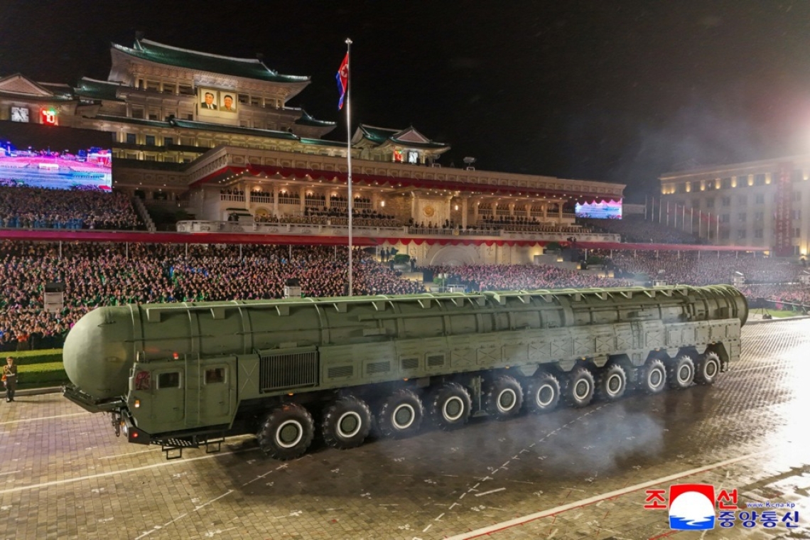 Severna Koreja predstavila novo medcelinsko balistično raketo